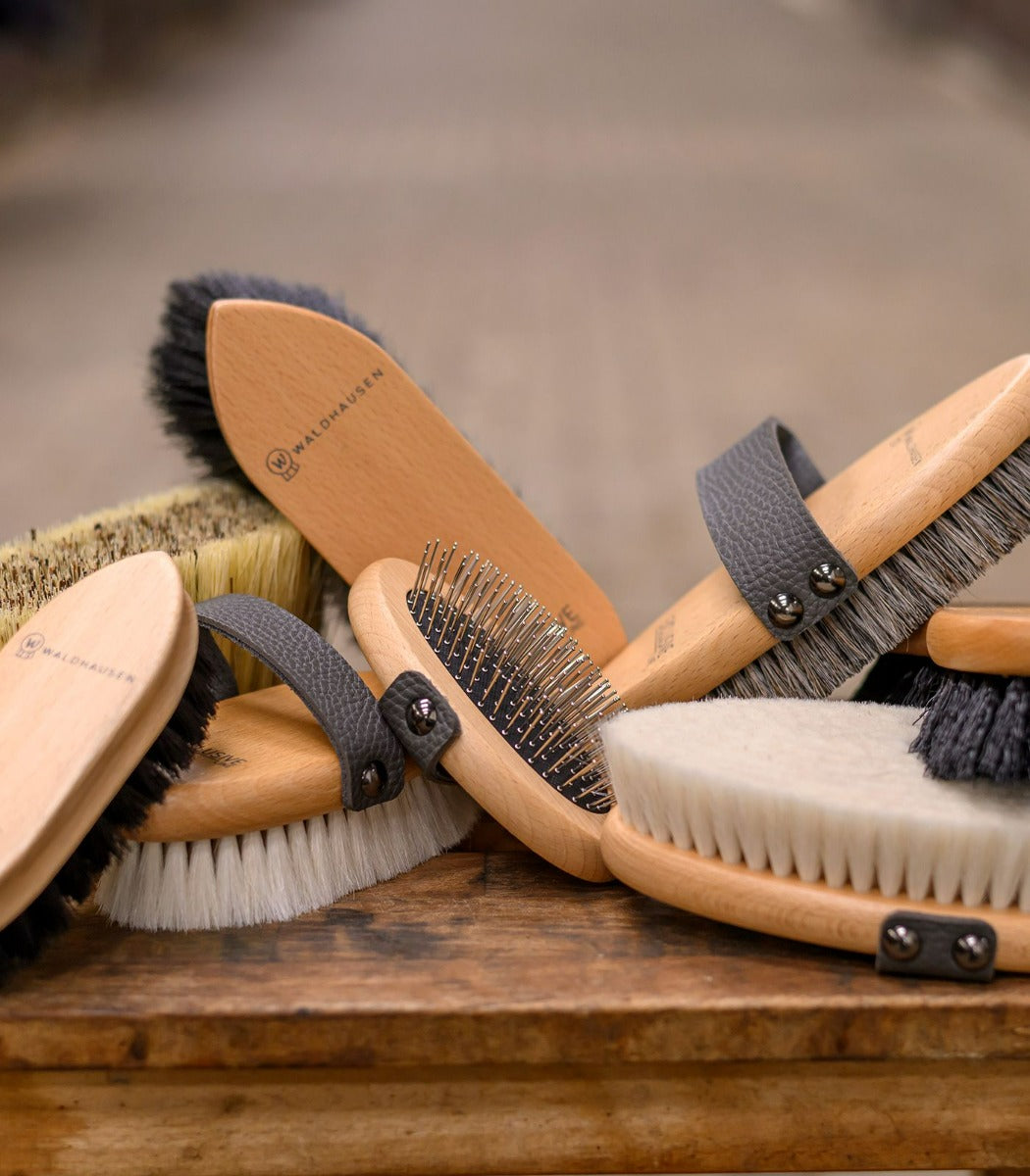 Exclusive Line Grooming Brush