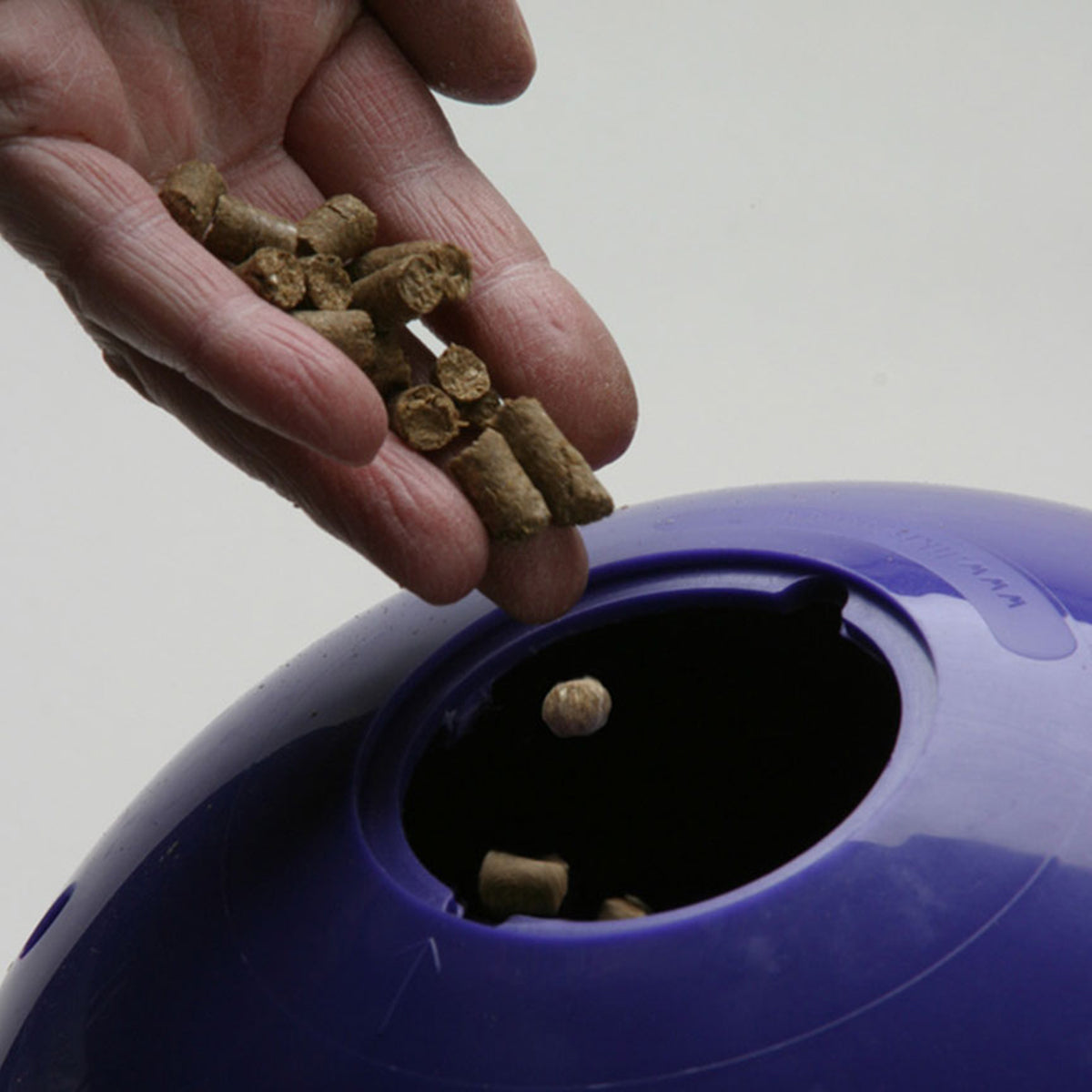 Likit™ Snak a Ball